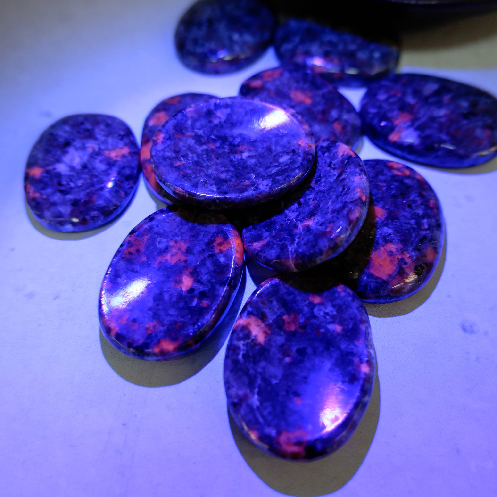 Yooperlite Worry Stone - Crystal & Stone